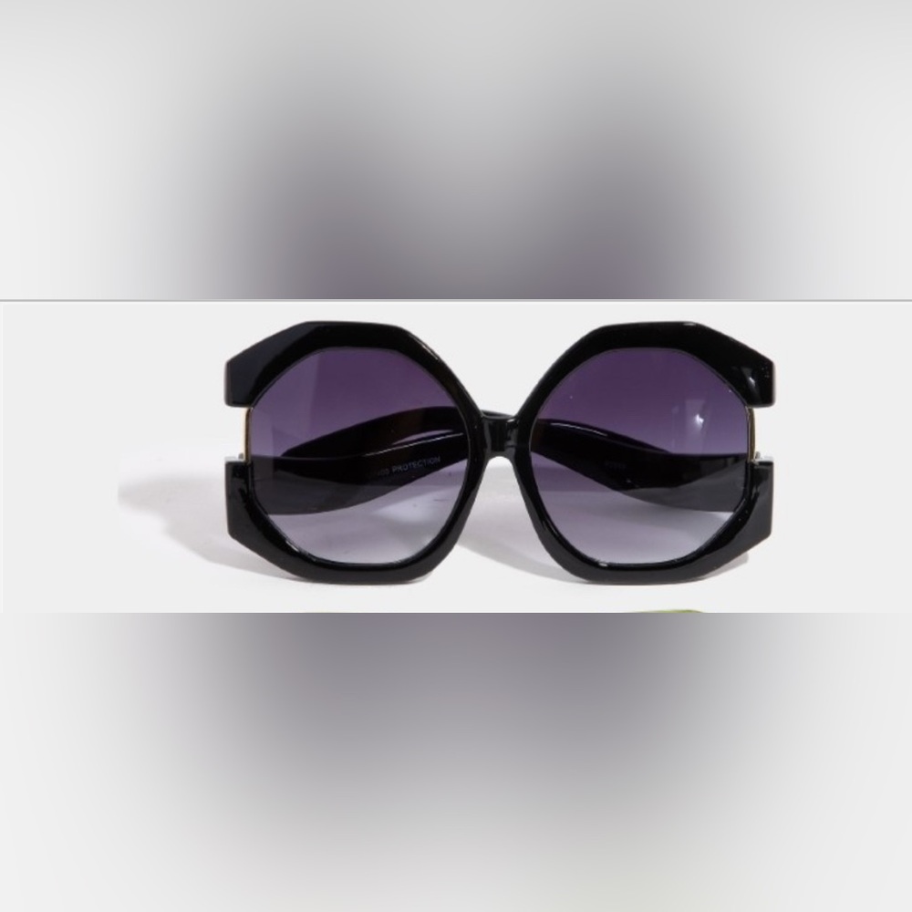 Bold Black Hexagonal Sunglasses with Gradient Lenses